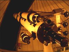 Teleskope-Dome at night
