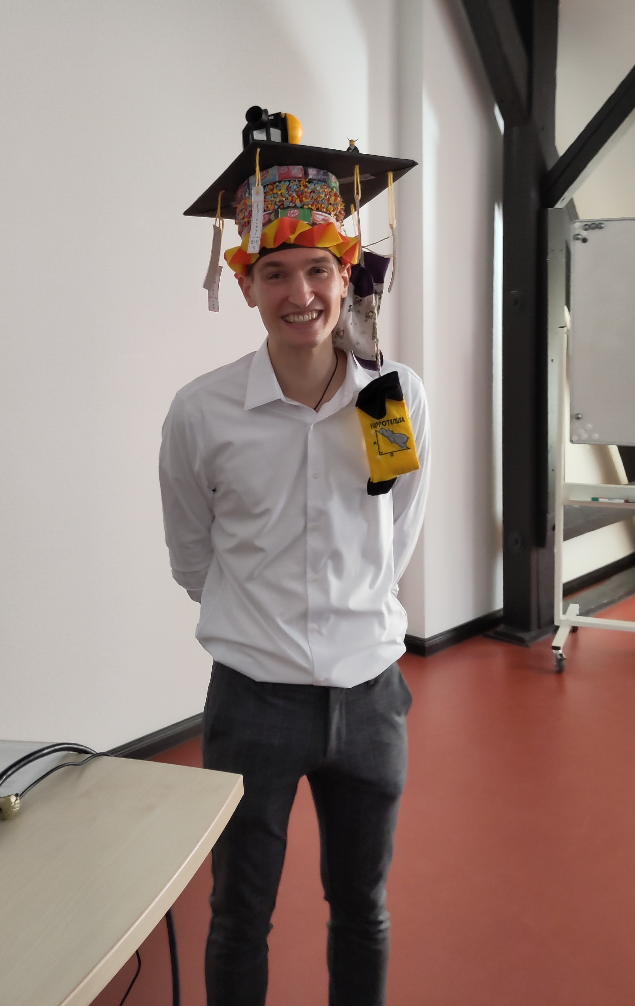 Jan-Vincent Harre wearing a decorated graduation hat.