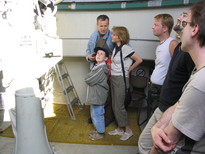 Szene mit Besuchern in der Teleskopkuppel